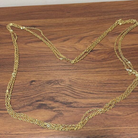 Vintage Gold Tone Oval Link Triple Strand Long Necklace with Spring Ring Clasp. - Picture 4 of 4
